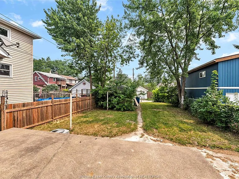 1245 Giles Blvd E — Photo 28