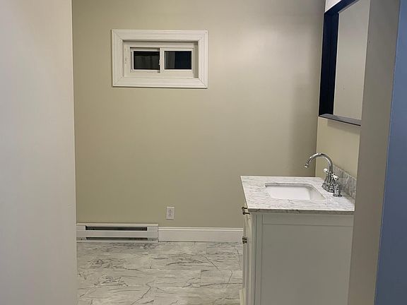 2nd image of 424 E Court St #424