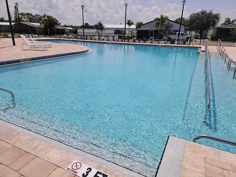 1715 E Manatee Loop — Photo 35