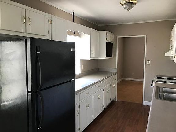 4th image of 805 Josephine St