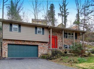 1033 Forest Rd, Charleston, WV 25314