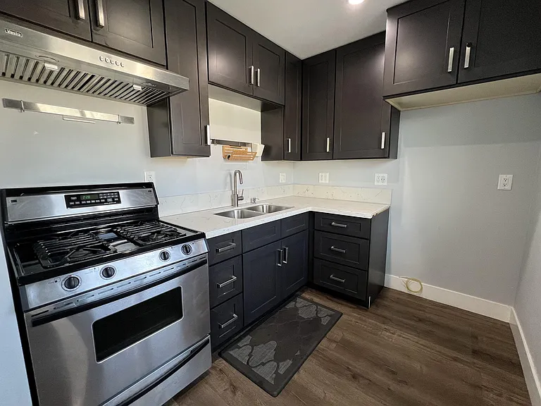 2298 Termino Ave — Photo 3