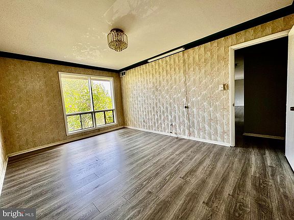 5th image of 212 Locust St SE APT 111