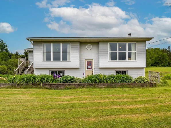 1478 Highway 215, Tennecape, NS B0N 2R0