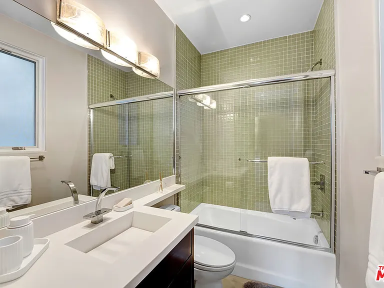 841 N Crescent Heights Blvd — Photo 27