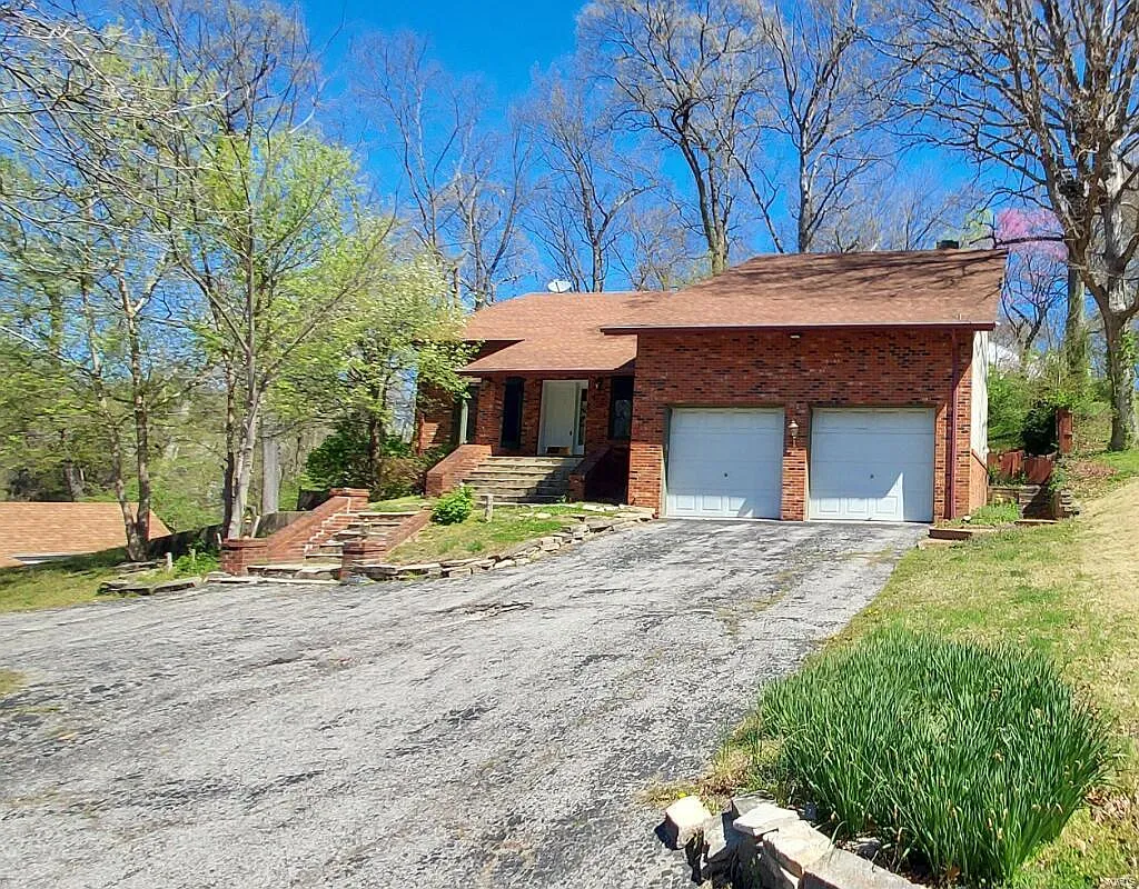 32 Windsor Dr photo 1