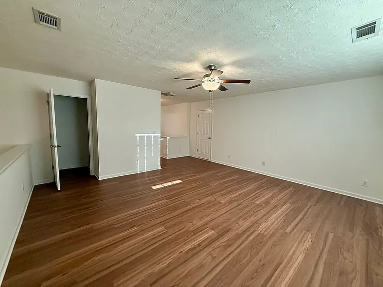 449 Bellbrook Ln — Photo 5