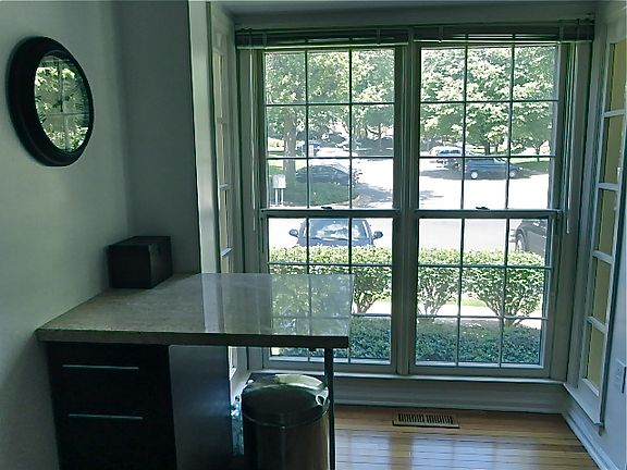 Kitchen Peninsula w/ storage