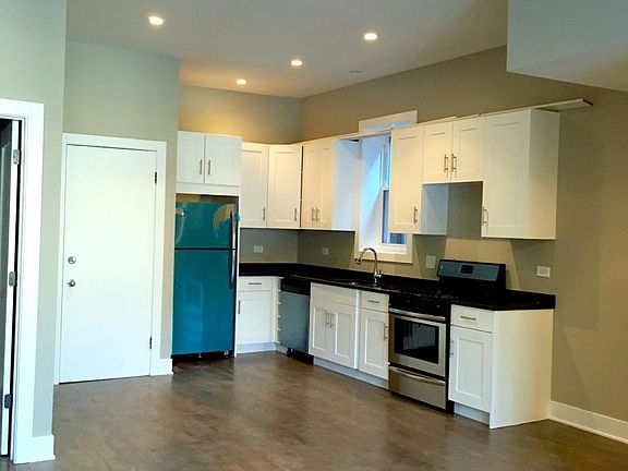 4th image of 1944 N Wood St #1F