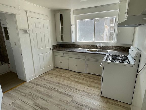 3rd image of 1726 N Sierra Way #2