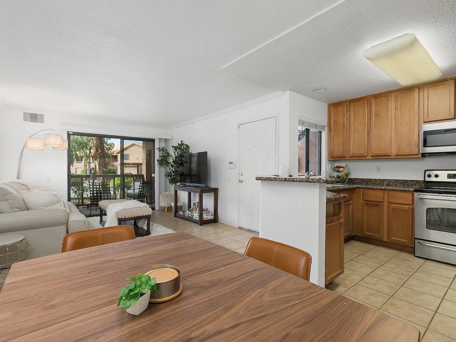 1 bed, 760 sqft, $1,700 — Photo 3