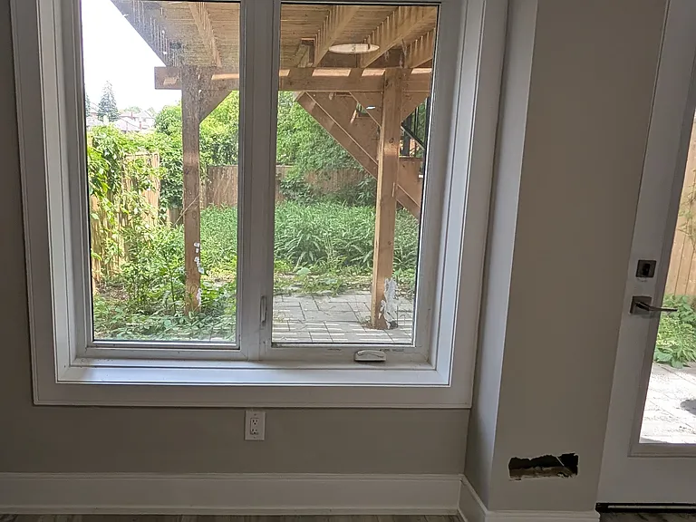 2099 Dufferin St — Photo 18