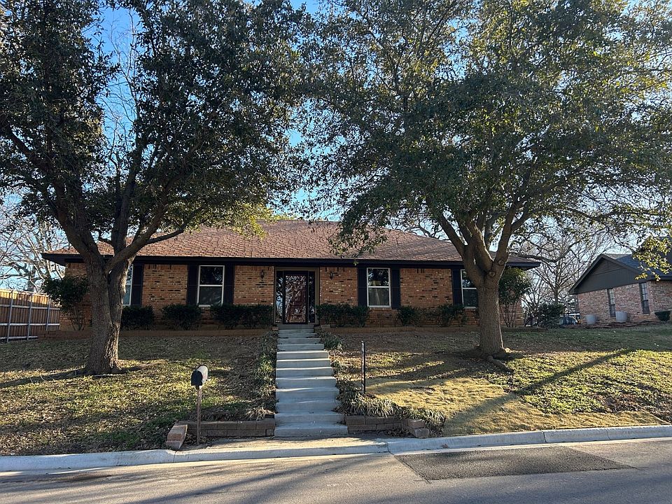 1st image of 1304 Angelina Bend Dr