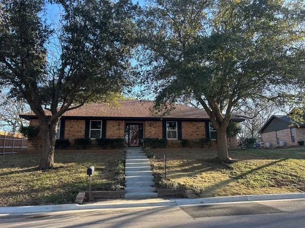 1304 Angelina Bend Dr, Denton, TX 76205