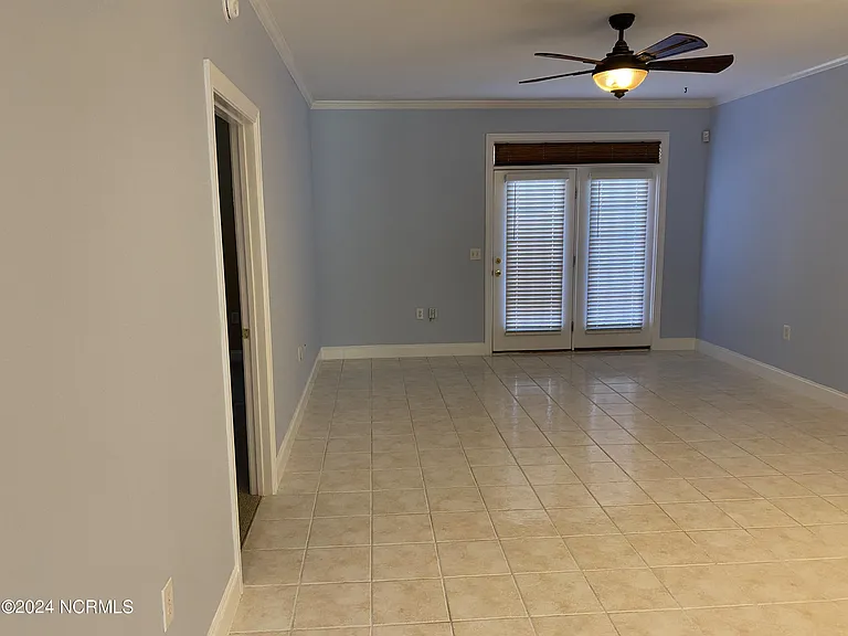 411 Avenshire Ct — Photo 12