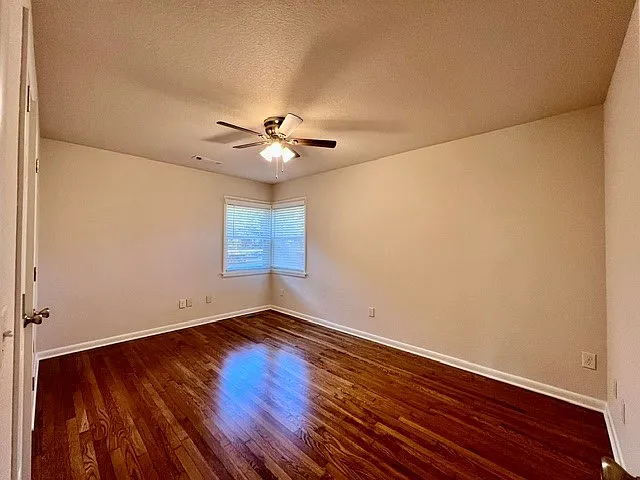 1666 Oakland Ave — Photo 6