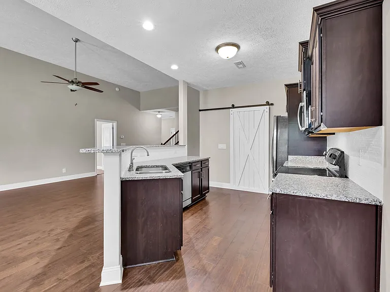 987 Promenade Dr — Photo 11
