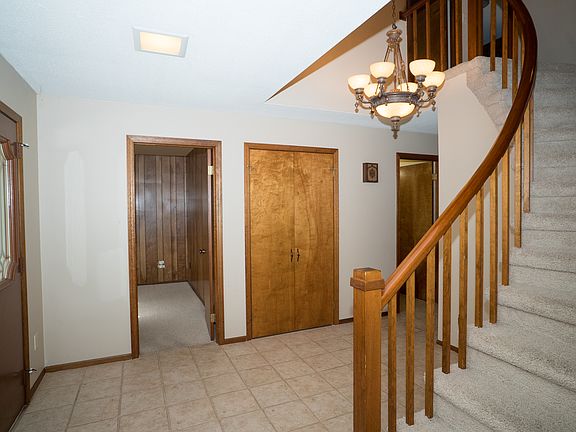 3rd image of 4404 Oakridge Dr