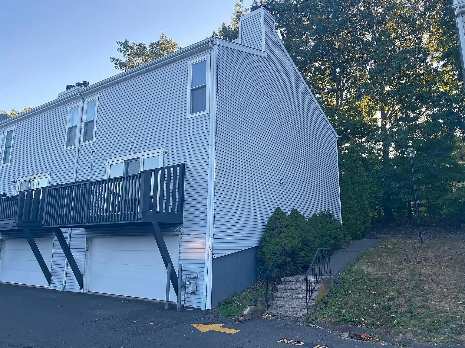 3 bed, 2.5 bath, 1650 sqft, $2,600 — Photo 2