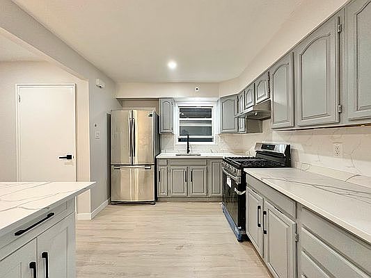 1st image of 22-06 Clintonville St #2