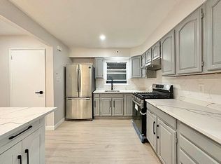 22-06 Clintonville St #2, Whitestone, NY 11357