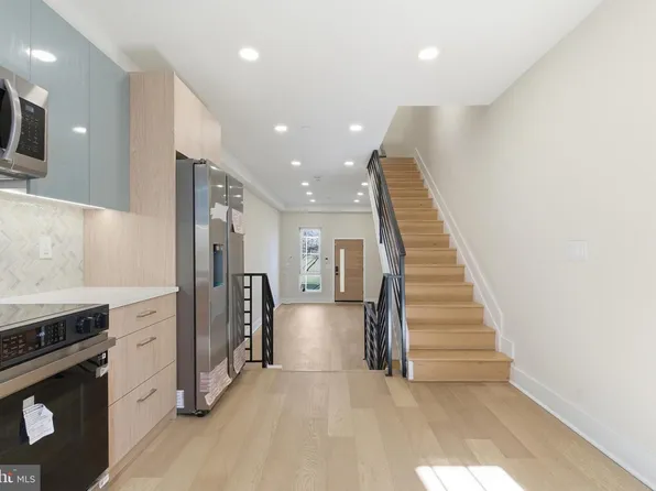 2440 E Harold St, Philadelphia, PA 19125