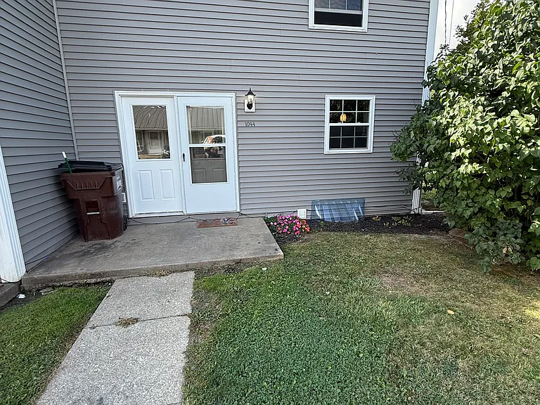 1044 Columbus Cir N — Photo 3