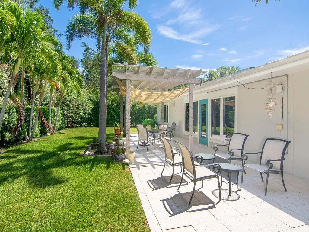 3 bed, 1971 sqft, $10,000 — Photo 1