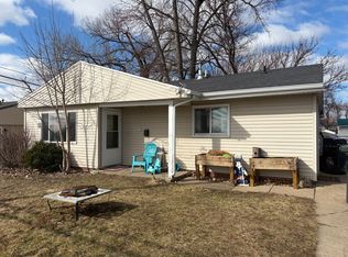 1102 15th St SW, Cedar Rapids, IA 52404