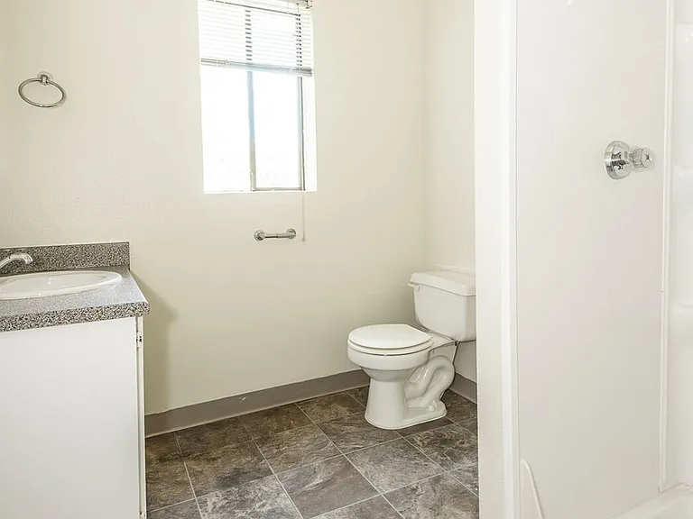 Grandview Apartments — Photo 25