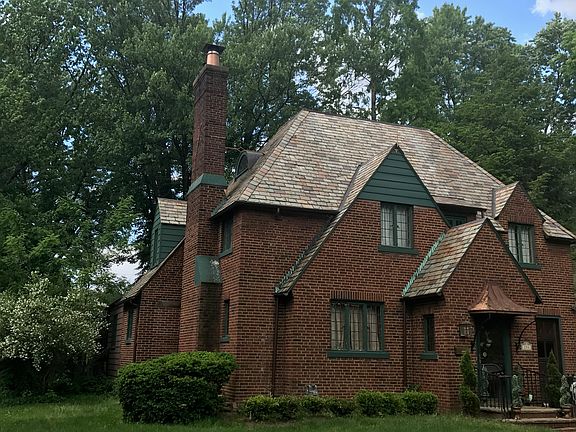 3rd image of 250 Hamilton Ave