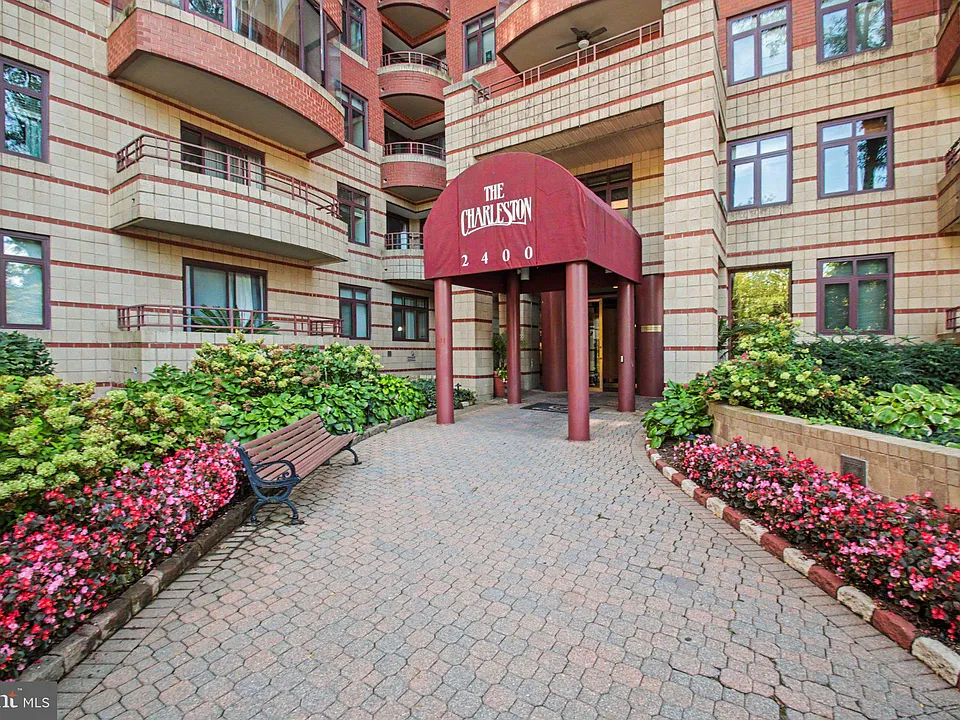 2400 Clarendon Blvd #415