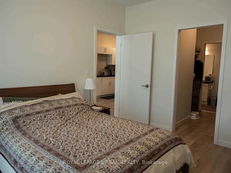 690 King St W #215 — Photo 6
