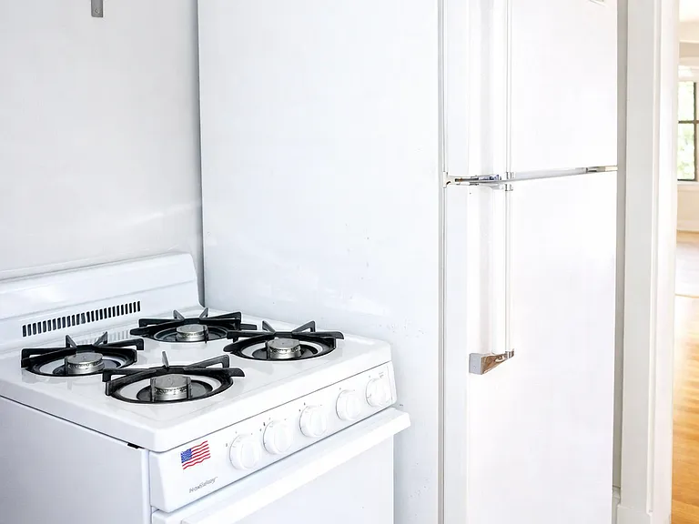 902 S Trenton Ave — Photo 3
