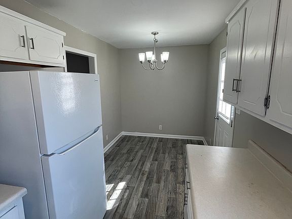 4th image of 1204 Carol Dr