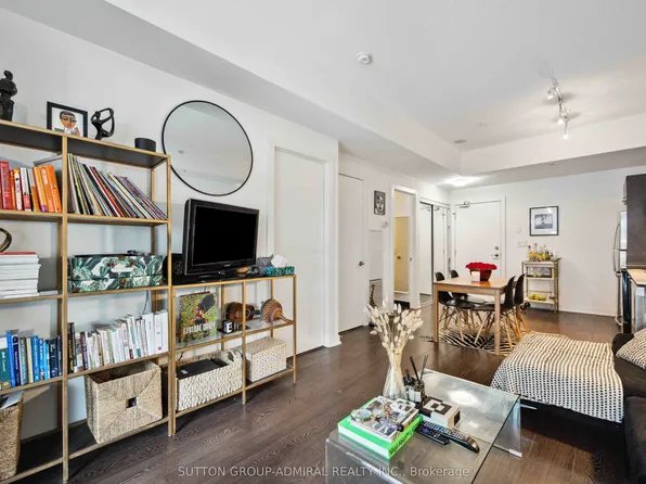 20 Bruyeres Mews #219, Toronto, ON M5V 0G8