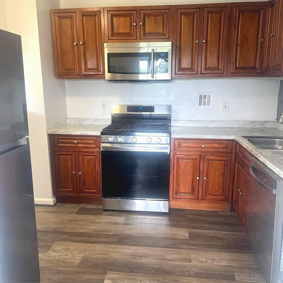 2 bed, 1054 sqft, $2,059 — Photo 3