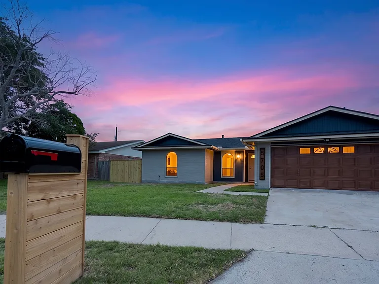 5705 Crest Pebble Dr — Photo 1