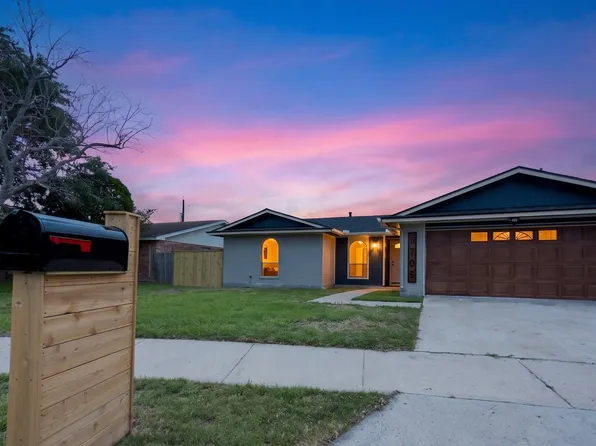 5705 Crest Pebble Dr, Corpus Christi, TX 78415