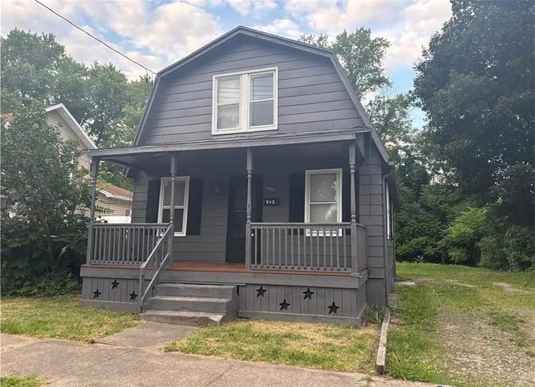 3 bed, 1.0 bath, 900 sqft, $1,400 — Photo 1