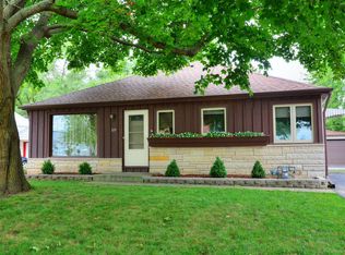 839 N 109th St, Wauwatosa, WI 53226