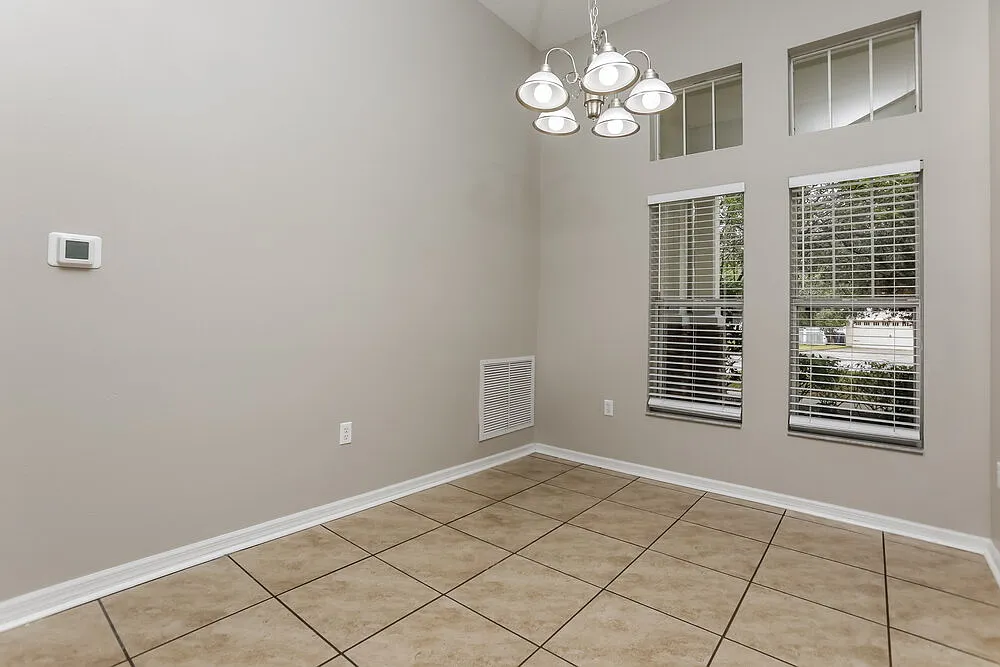 4 bed, 3.0 bath, 2434 sqft, $3,940 — Photo 4