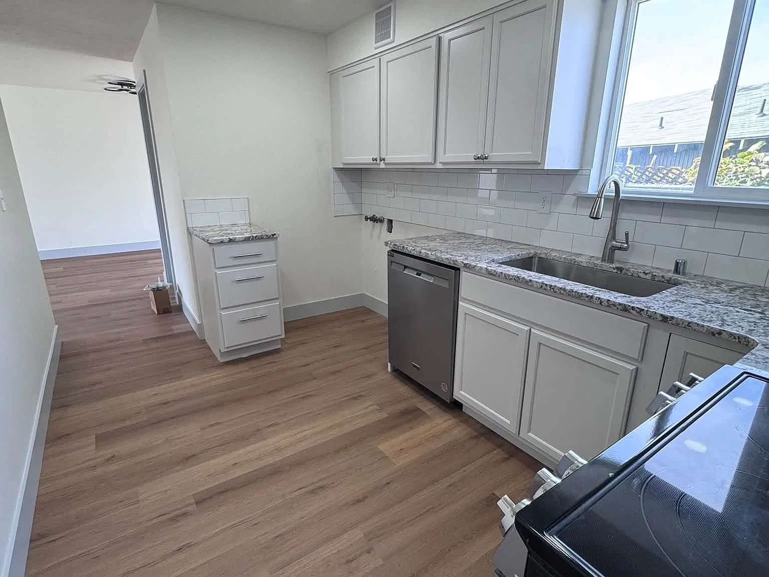 3 bed, 1.5 bath, 1100 sqft, $1,800 — Photo 2