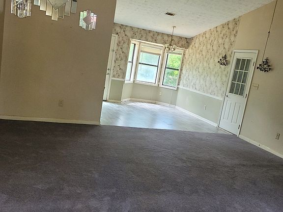 2nd image of 286 Kingsport Dr