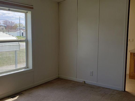 5th image of 710 Florence St