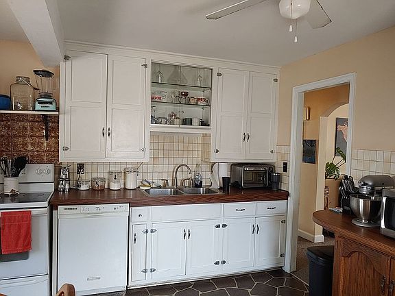 3rd image of 1107 W 21st St