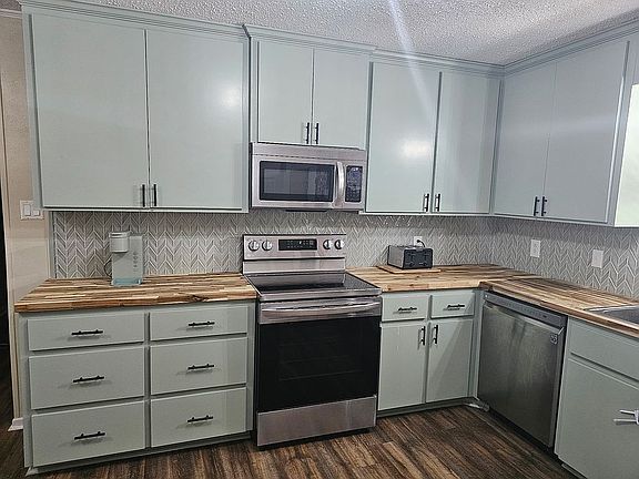 2nd image of 209 Stephens St