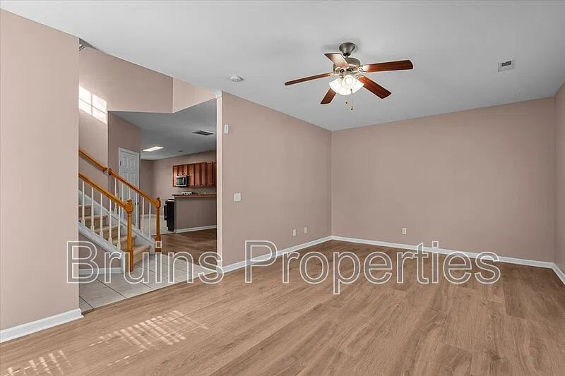 3 bed, 2.5 bath, 1792 sqft, $1,950 — Photo 4