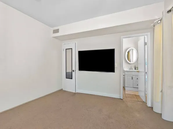 1686 S Rimpau Blvd, Los Angeles, CA 90019