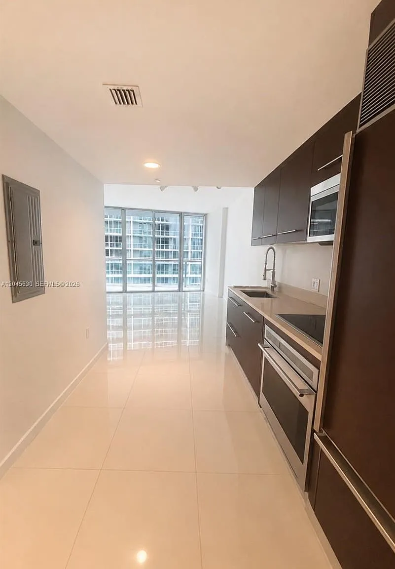 Icon Brickell No Two — Photo 2